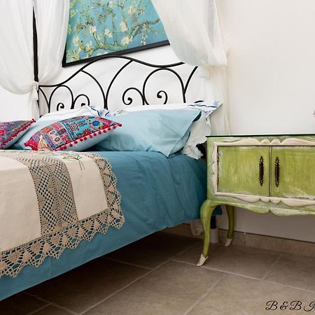 Il Mandorlo Poeta Bed & Breakfast ออสตูนี ภายนอก รูปภาพ