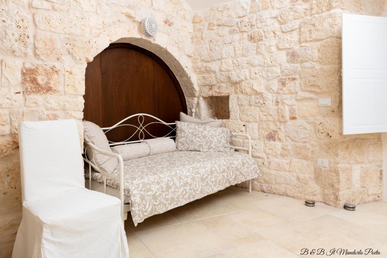 Il Mandorlo Poeta Bed & Breakfast ออสตูนี ภายนอก รูปภาพ